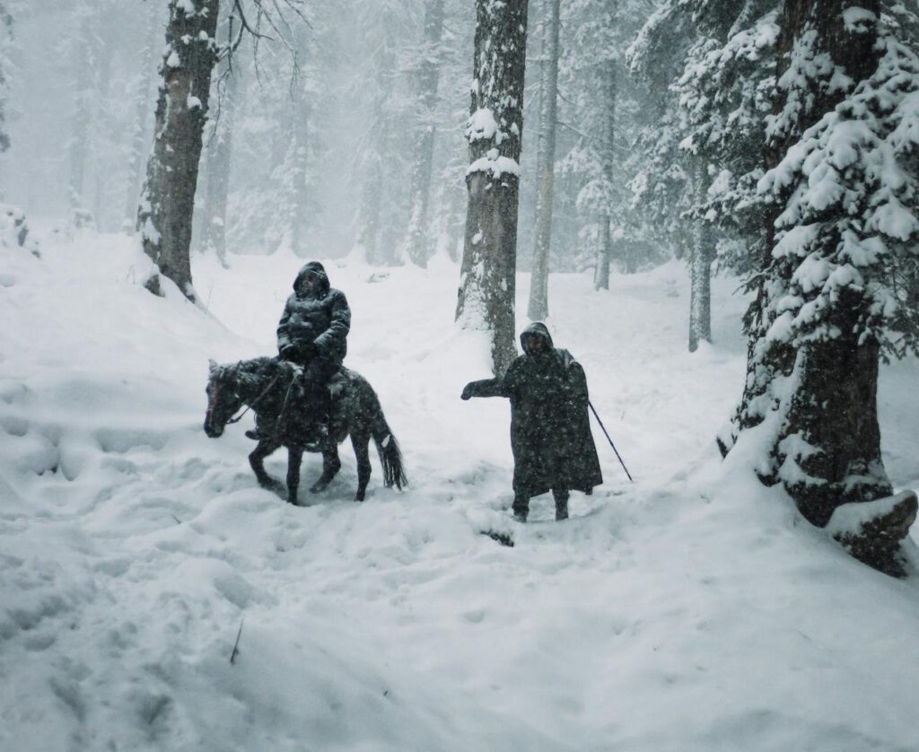 Patrulha da noite na floresta assombrada